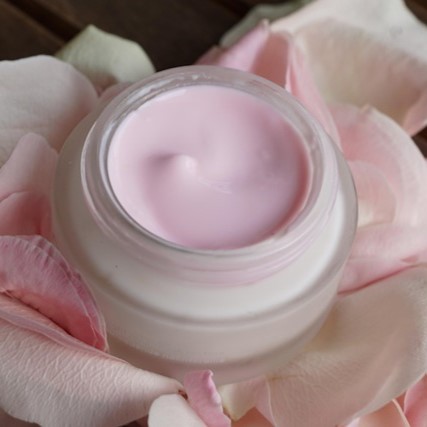 Gesichtsbehandlung / Gesichtspflege / Pflegecreme